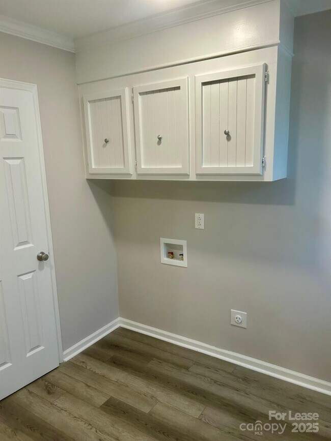 Foto del edificio - 725 Brookside Dr