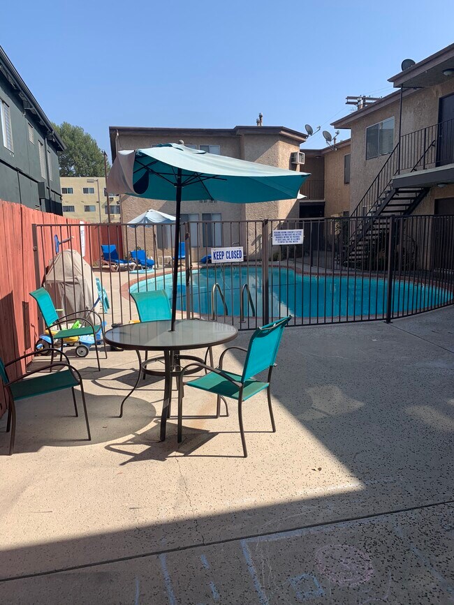 pool area - 6104 Cahuenga Blvd