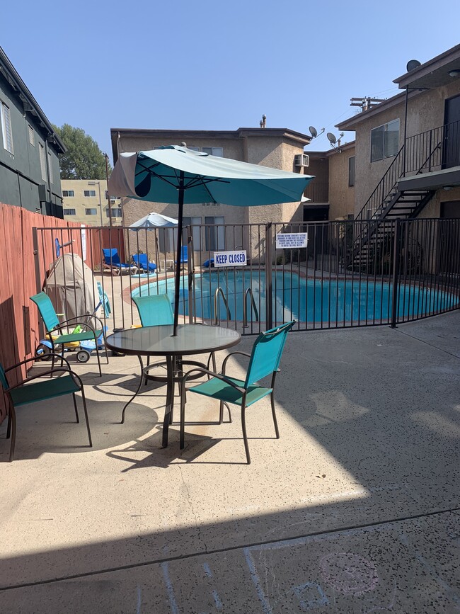 pool area - 6104 Cahuenga Blvd