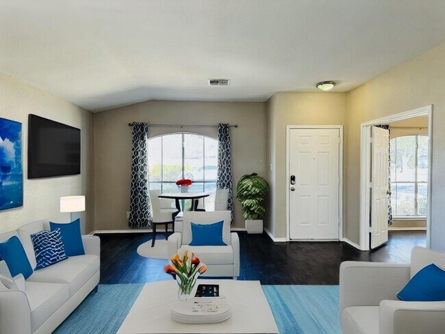 Foto del edificio - 14815 Snelling Dr