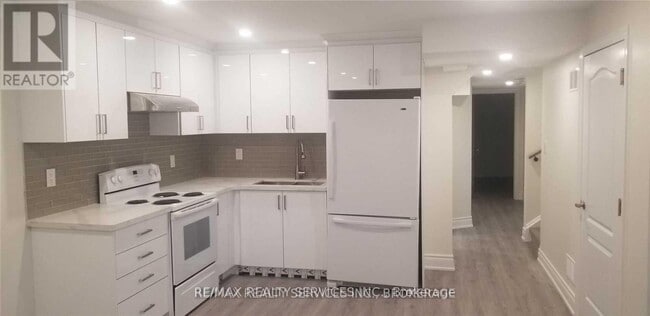 Building Photo - 16 Lady Evelyn Cres