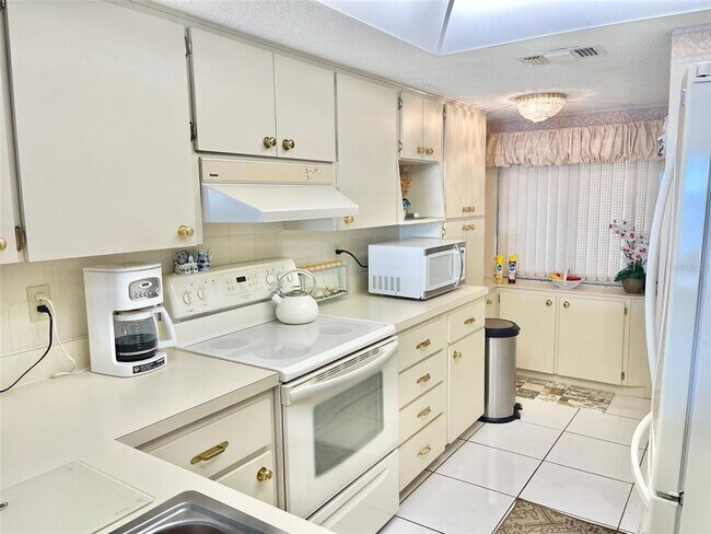 Foto del edificio - 4550 Bay Blvd
