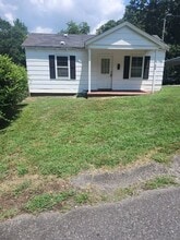 Building Photo - 303 W Hilltop Cir