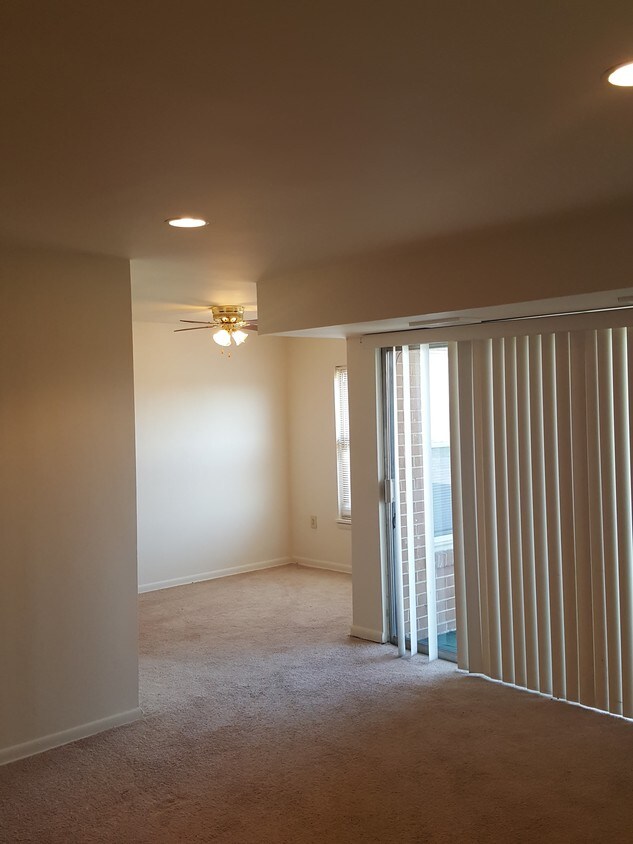 living room - 3847 St Barnabas Rd