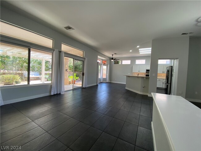 Building Photo - 10013 Woodhouse Dr