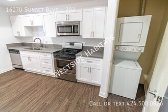 Building Photo - 16070 W Sunset Blvd