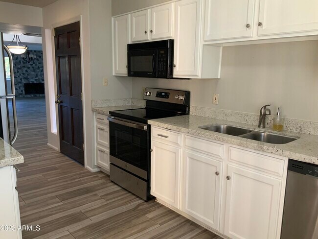 Foto del edificio - 9275 E Mission Ln