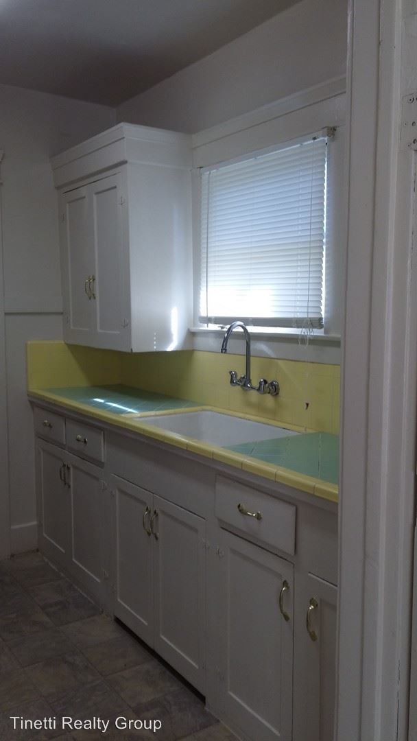 Foto del edificio - 854 W 22nd St