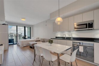 Building Photo - 1010 Brickell Ave