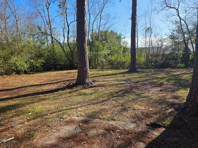 Building Photo - 13101 Dedeaux Rd