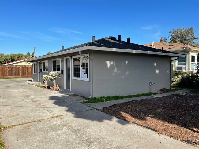 Foto del edificio - 871 Coolidge Ave