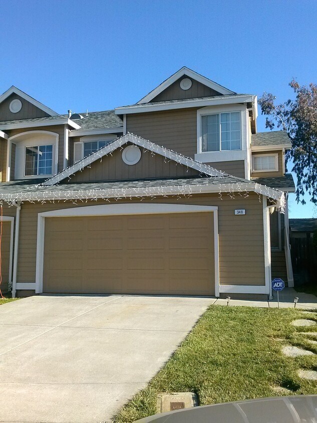 Foto principal - CHARMING 2 STORY HOME IN SUISUN CITY