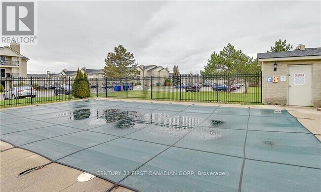 Building Photo - 725 Deveron Crescent