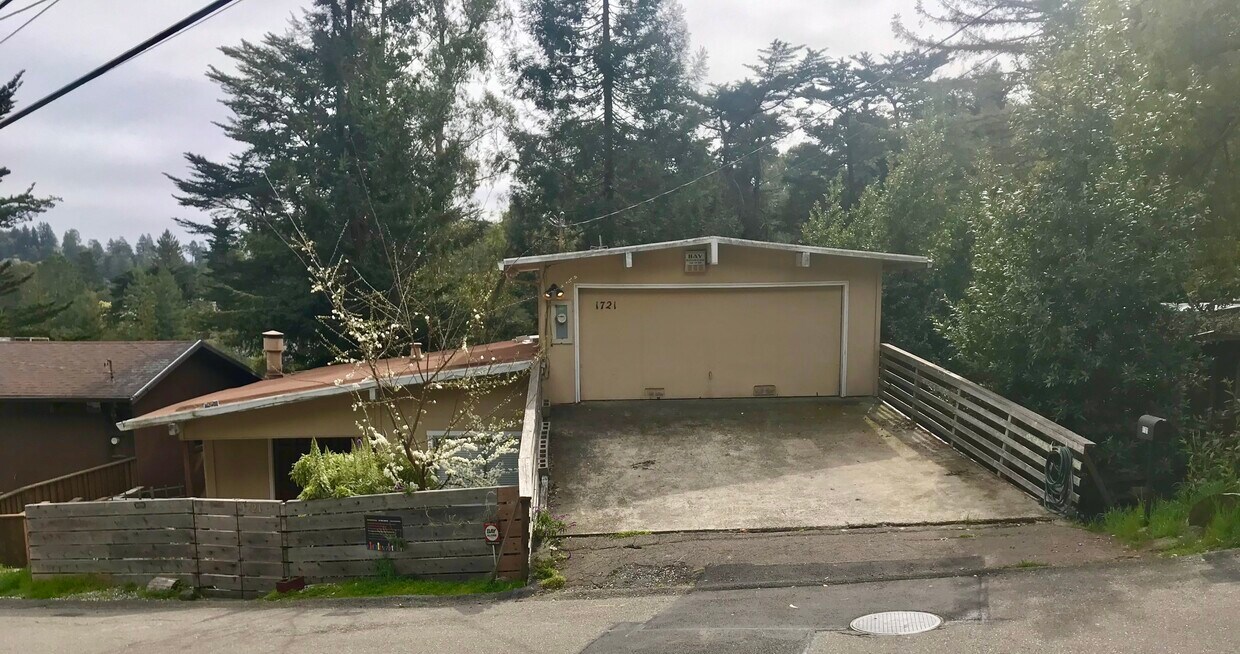 Primary Photo - 1721 Arrowhead Dr
