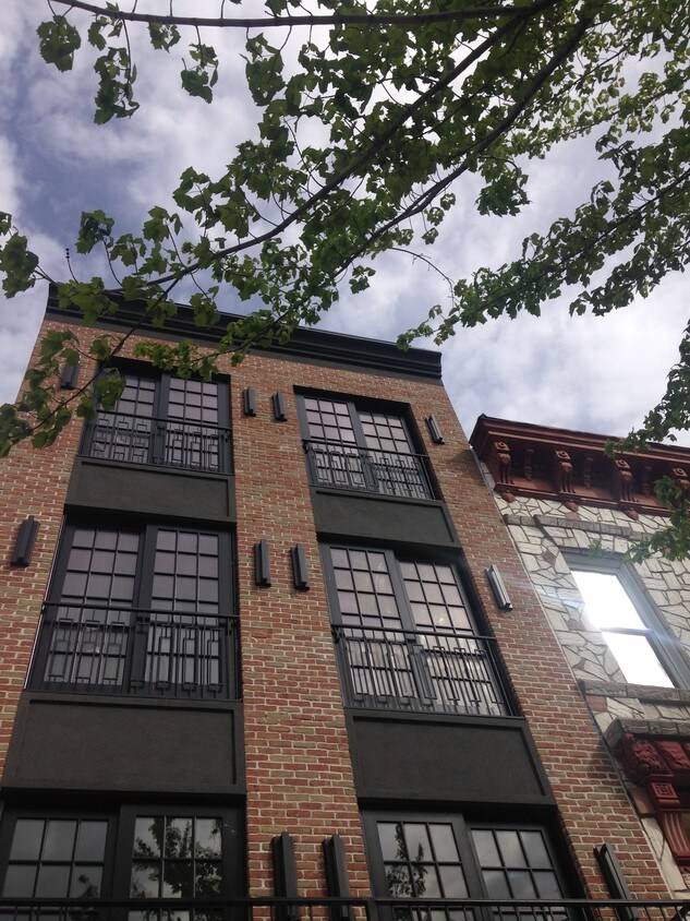 Primary Photo - 1028 Madison St