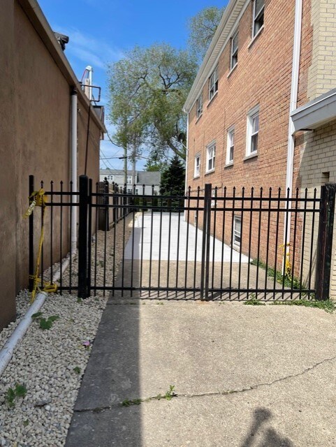 Foto del edificio - 4570 N Narragansett Ave