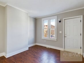 Building Photo - 716 School Pl