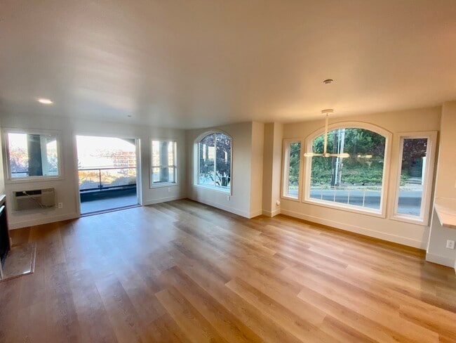 Photo - 1029 Belmont Ave E House