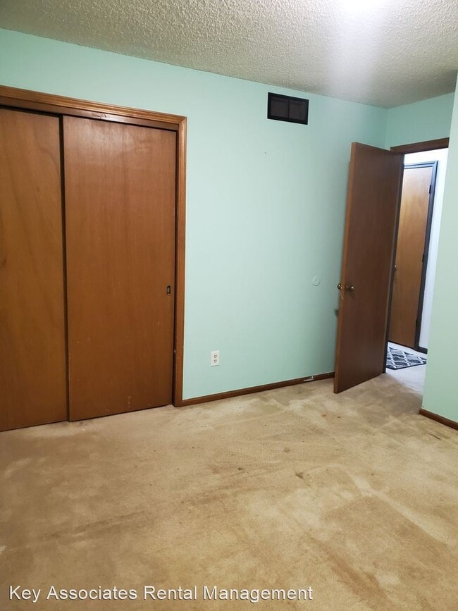 Building Photo - 3 br, 2.5 bath House - 2122 NW Kendall