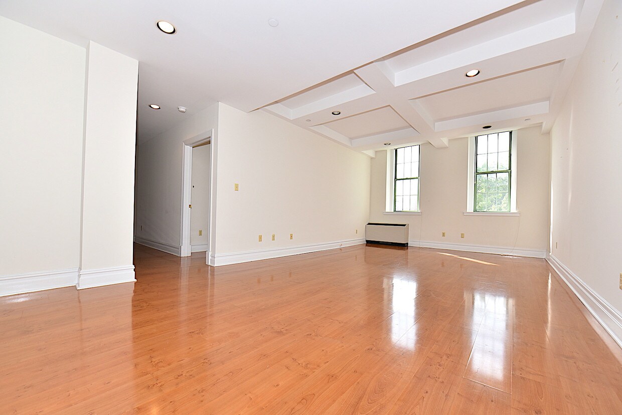Primary Photo - 4502 Ditmars Blvd