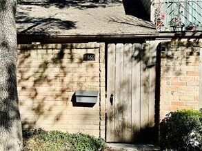 Building Photo - 5860 Sampley Way