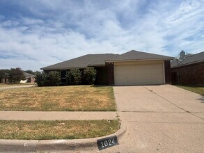 Building Photo - 1024 Carlin Ln