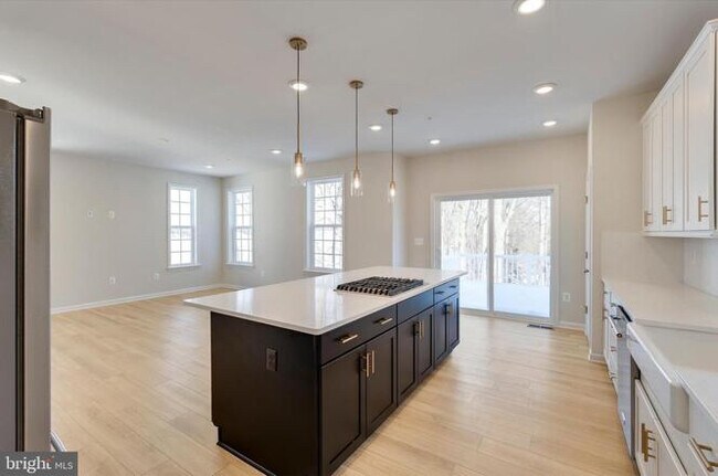 Building Photo - 10810 Meridian Hill Way