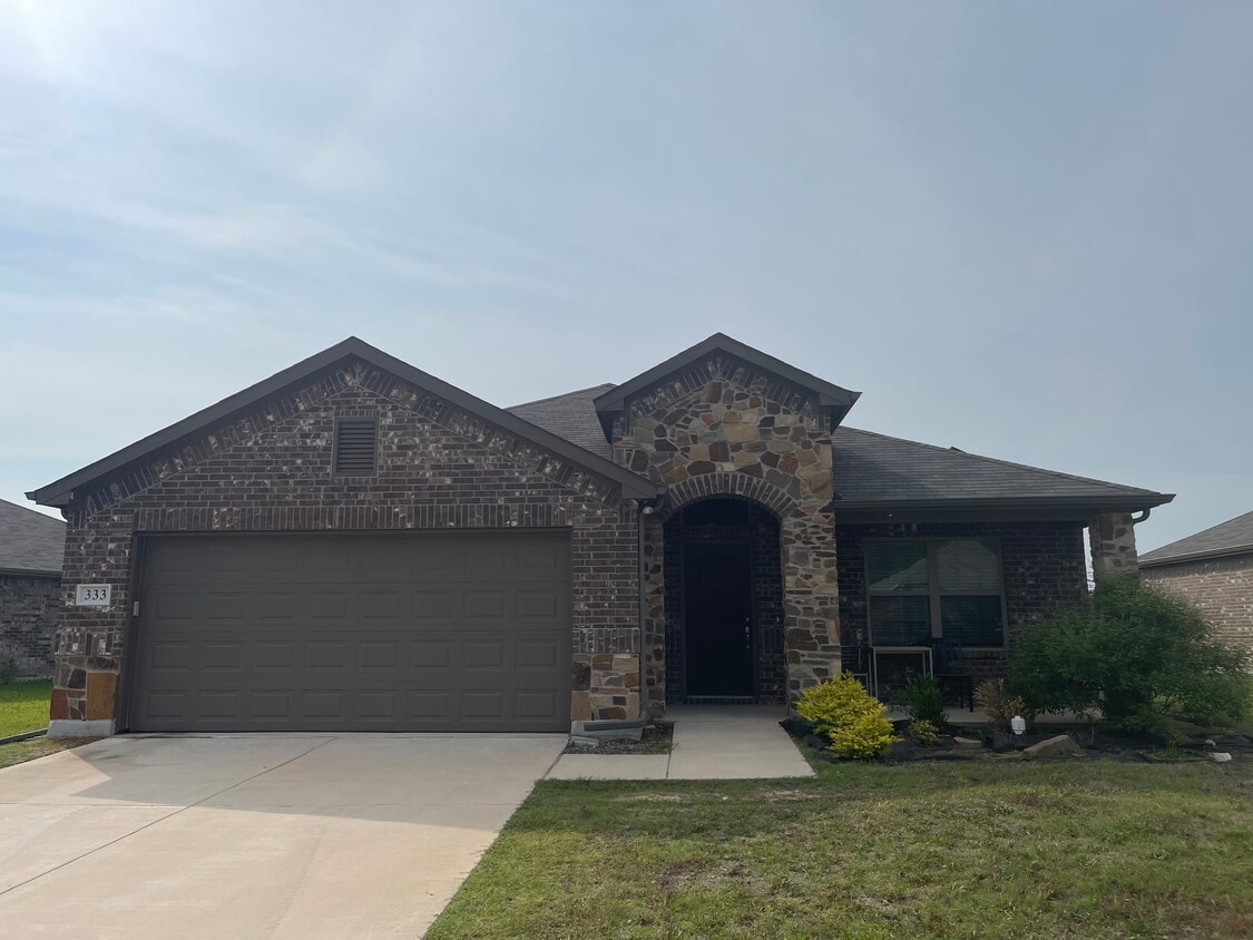 Photo - 333 Highmeadow Dr (Aubrey, TX)
