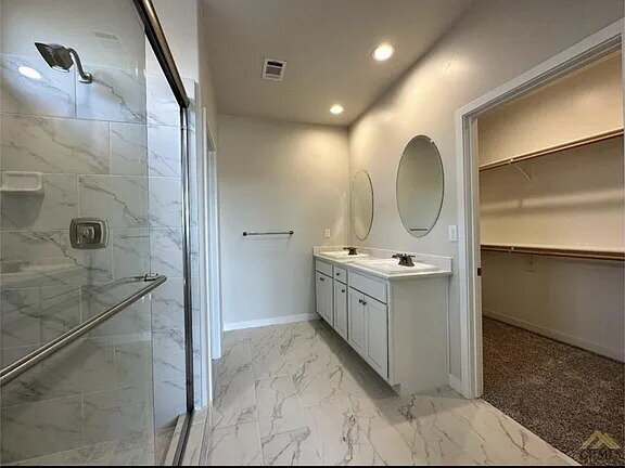 Foto del edificio - A brand new, modern home