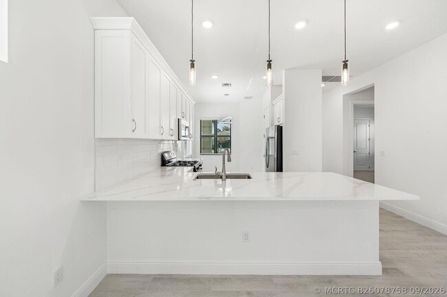 Building Photo - 4787 St Armands Way