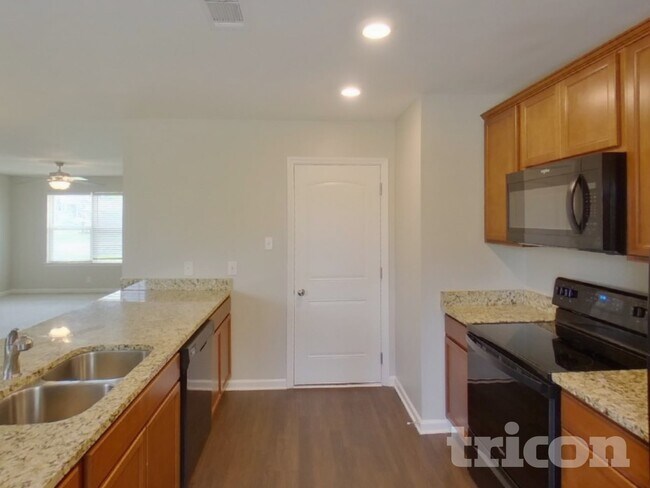 Foto del edificio - 3412 Vedette Ln