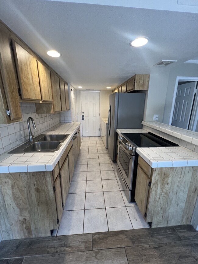 Foto del edificio - 821 E North Ln