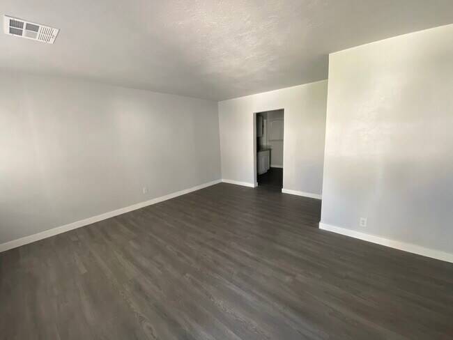 Foto del edificio - 1621 Thelma Ln