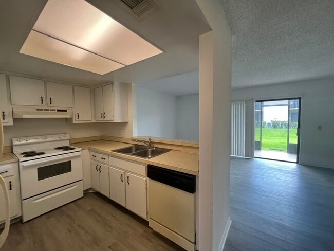 Foto del edificio - 1035 June Dr