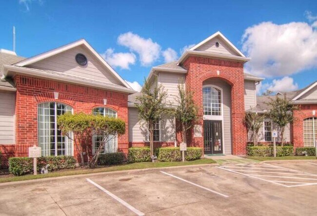 Foto del edificio - 9801 W Fairmont Pkwy