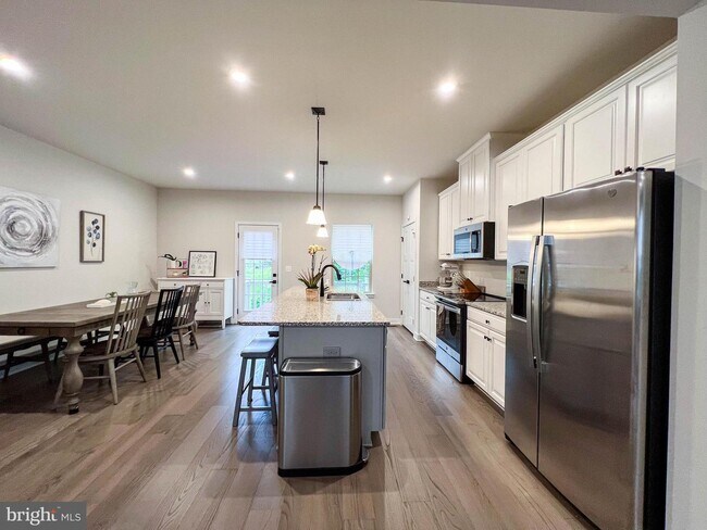 Foto del edificio - 4480 Commons Dr