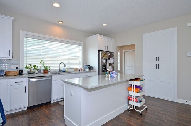 Foto del edificio - Beautiful 4-Bed 3-Bath Home in Minneapolis - Available 9/10!