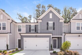 Building Photo - 804 McKenzie Pk Ter