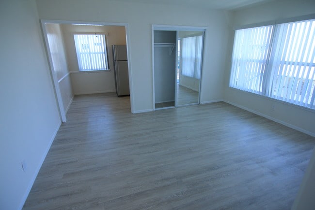 Building Photo - 1210 N Berendo St
