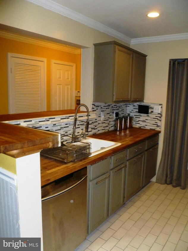 Primary Photo - 8103 Lacy Dr