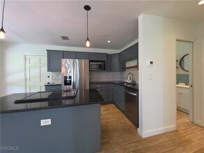 Building Photo - 1915 Llewellyn Dr