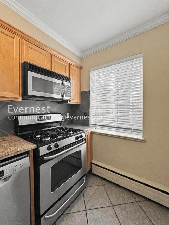 Building Photo - 276 S Sherman St