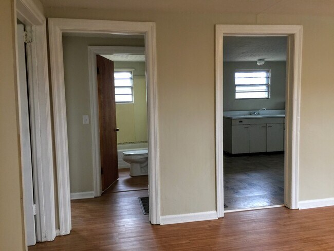 Building Photo - 2 Bedroom