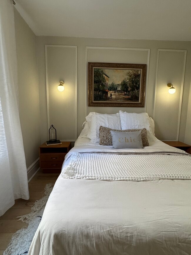 FULLY FURNISHED - 740 Lorne Av