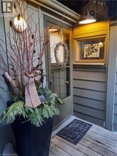 Building Photo - 1 King St E