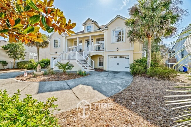 Building Photo - Spacious Retreat in Mt. Pleasant