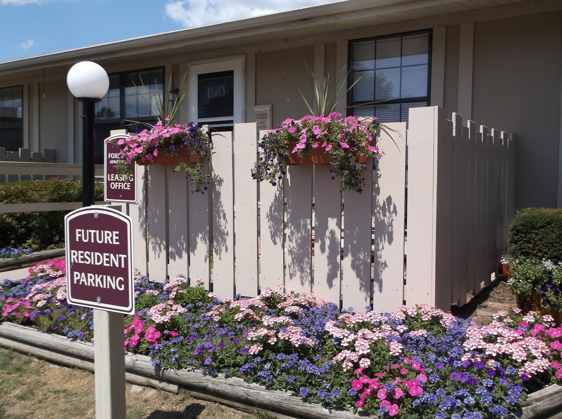 Building Photo - Foxglove Apartments