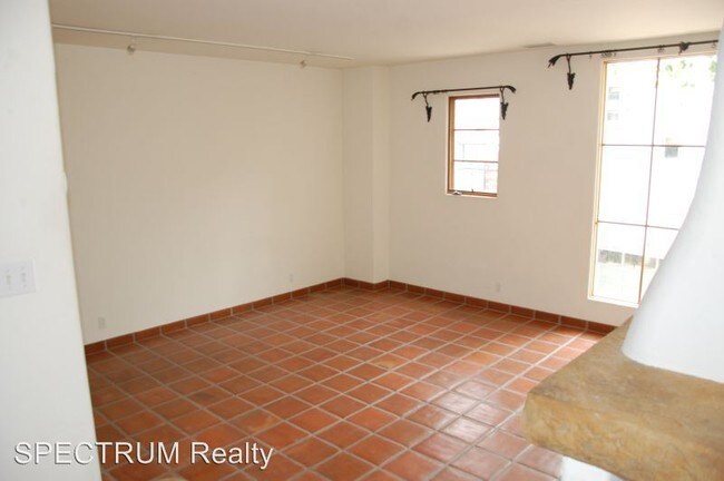 Building Photo - 2 br, 2.5 bath House - 1021 Laguna  #5