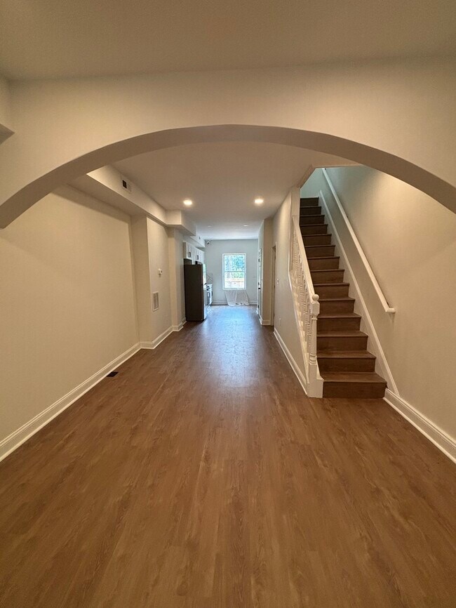 Building Photo - Rehabbed 4 bedroom Townhome