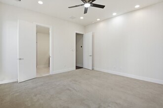 Building Photo - 5519 Paraiso Pl